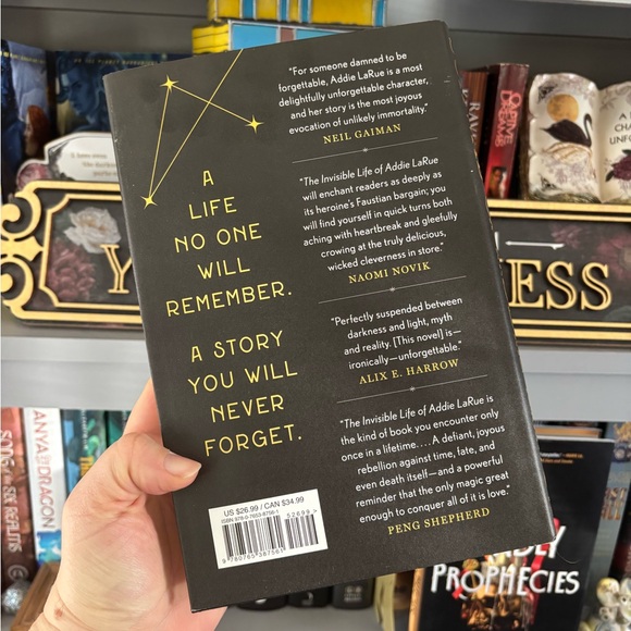 The Invisible Life of Addie LaRue by V.E. Schwab (Hardcover Book) - Picture 3 of 4